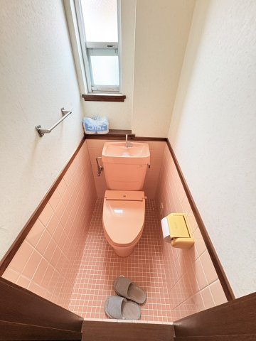 東有野台1丁目一戸建のトイレ|清潔感のあるトイレです