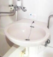 上原アパートの洗面所