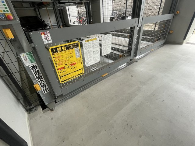 ノルデンタワー南森町プレミアムの駐車場
