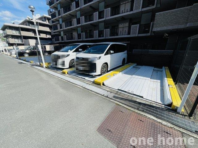 ヴィルヌーブ東三国の駐車場|◆機械式駐車場がございます！
◆最新の空き状況など、詳細につきましてはお気軽にお問い合わせください。
