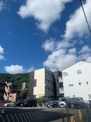 西野山マンションの外観