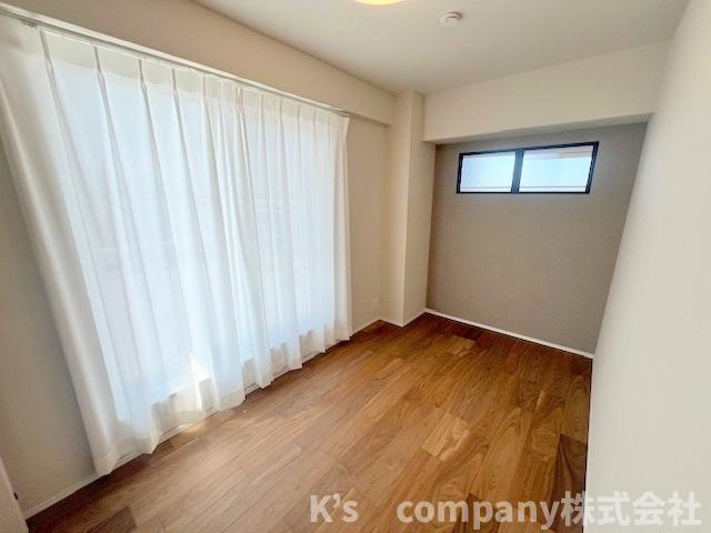 ◎藤沢市鵠沼海岸5丁目　鵠沼パークハウスの子供部屋|洋室4.7帖◇アクセントクロスがお部屋に奥行きを感じさせます◇