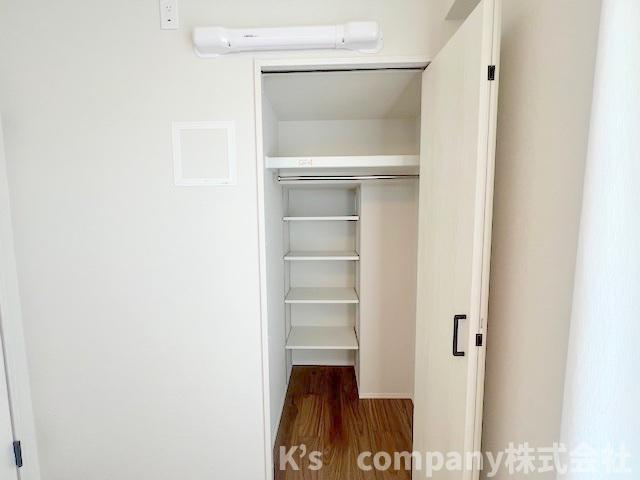 ◎藤沢市鵠沼海岸5丁目　鵠沼パークハウスの収納|洋室4.7帖の収納スペース◇