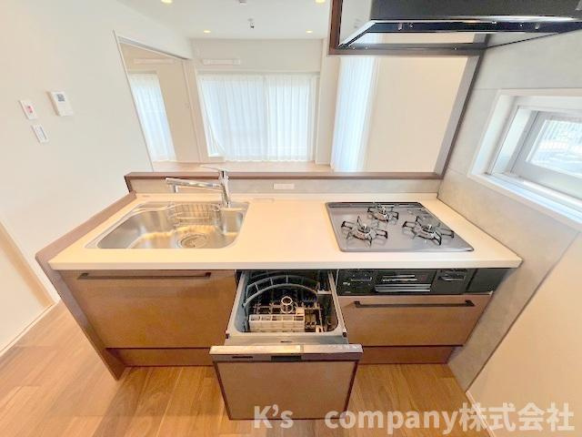 ◎藤沢市鵠沼海岸5丁目　鵠沼パークハウスのキッチン|リビングにいるご家族を感じながらお料理ができるカウンターキッチン☆