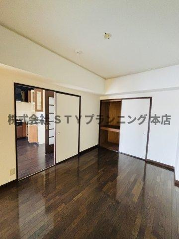 仲介手数料0円！インテリジェント星ヶ丘II号館の居間・リビング