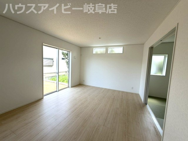 【居間・リビング】の画像