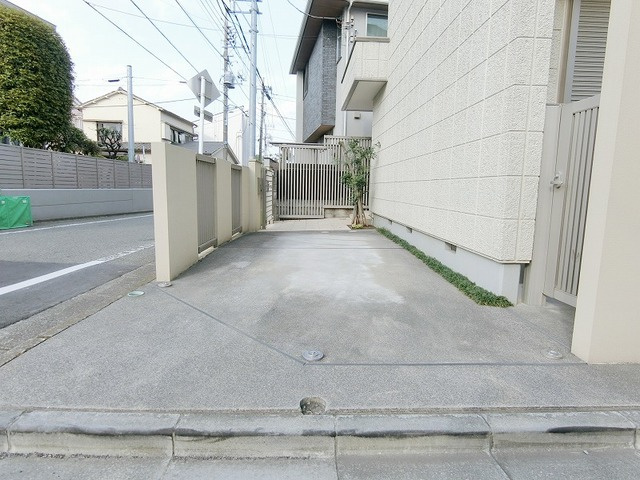 杉並区本天沼２丁目の一戸建ての駐車場