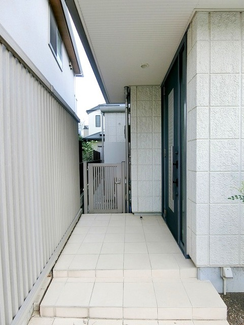 杉並区本天沼２丁目の一戸建てのエントランス