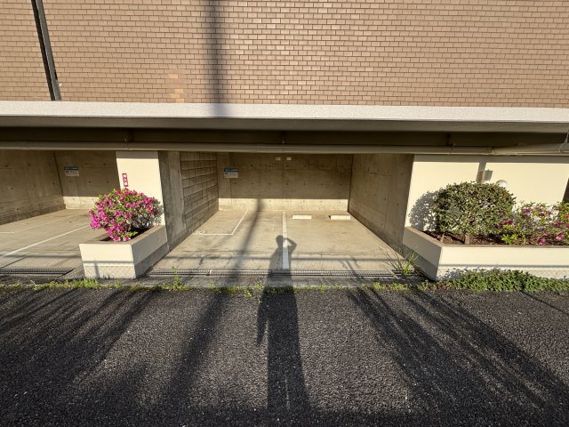 厚木・コアラマンションの駐車場