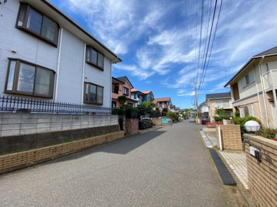 【前面道路含む現地写真】 | 八街市泉台２丁目　角地　4LDK