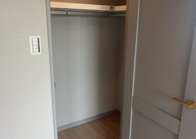 【収納】 | サンヴェール相模原 | デザイン性を重視しすぎて収納が少なかった！なんてことにならないため、事前に現地で収納の数を確認しておくことをお勧めします。クローゼット以外にも床下収納や屋根裏収納、パントリーなどもチェックしましょう。