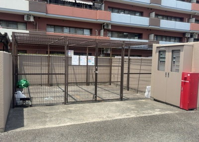 【設備】 | サンヴェール相模原 | 共有部分は、住民なら誰もが使える設備のこと。例えば駐車場やエレベーター、インターネット設備、セキュリティ設備などがあります。他にも、マンションの廊下・外部階段やエントランス・ゴミ置き場などがあります。