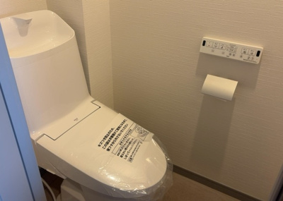 【トイレ】 | サンヴェール相模原 | トイレは大きさや形、機能、抗菌性などが異なる多種多彩なタイプが各メーカーから出ています。それぞれに良さがあるため、事前にどういったタイプのトイレがいいのかをご家庭内で決めて、内見に行くといいでしょう。