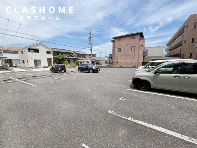 バトー・アントレ　　　刈谷市近郊の賃貸はクラスホーム刈谷店の駐車場