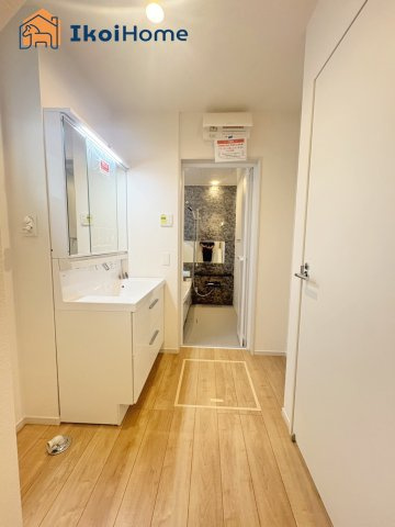 明石市東人丸町　新築戸建の洗面所|◆同社施工例◆畳２枚分の一般的な洗面室です。追加で収納棚等を付けると大変便利です。