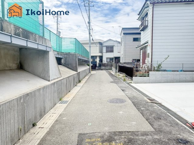 明石市東人丸町　新築戸建の前面道路含む現地写真|●資料・カタログのご請求無料●スーパーやコンビニ、飲食店、病院など徒歩圏内の施設も多々あります。