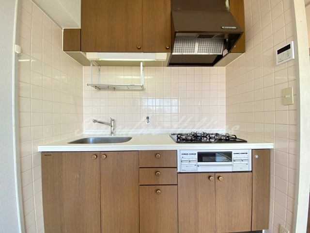藤沢市鵠沼神明２丁目の賃貸マンションのキッチン|「同建物反転タイプ」