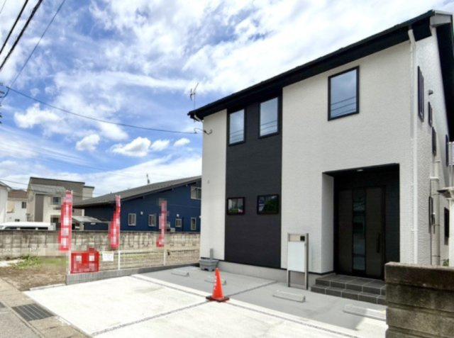 【新築戸建】高崎市竜見町の外観|■外観|シンプルで洗練されたデザインは住まう人の色に染まり、個性を映し出します♪本日見学可能(*＾＾*)