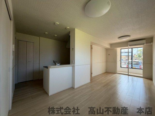 福津市津屋崎４丁目のアパートの居間・リビング