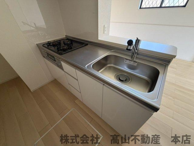 福津市津屋崎４丁目のアパートのキッチン