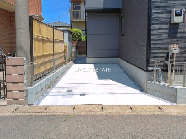 越谷市赤山町3丁目 新築分譲住宅の駐車場
