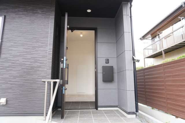 越谷市赤山町3丁目 新築分譲住宅の玄関