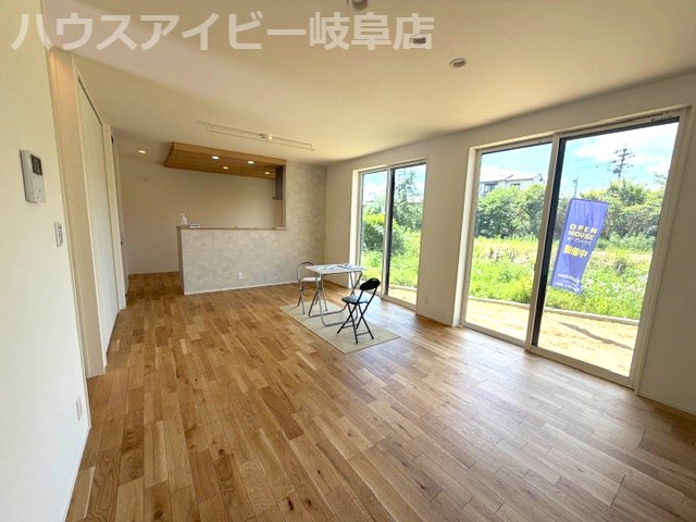 【居間・リビング】の画像