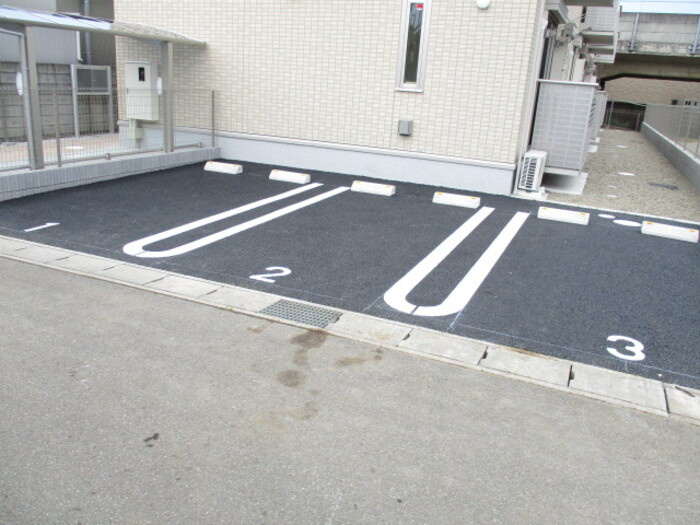 エスポワールⅡの駐車場