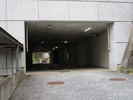 AcityヒルズフォレストⅡ番館の駐車場