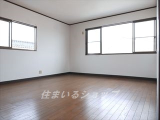 亀山２丁目貸家のその他|１１帖の洋室
