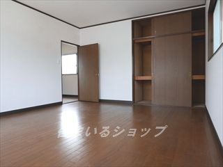 亀山２丁目貸家の収納
