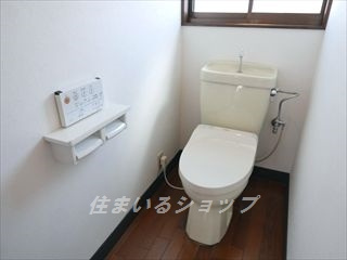 亀山２丁目貸家のトイレ|２階のシャワートイレ