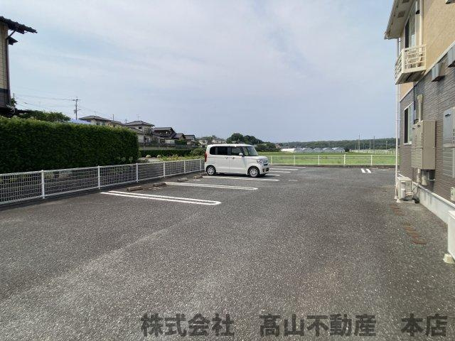 遠賀郡岡垣町吉木東２丁目のアパートの駐車場