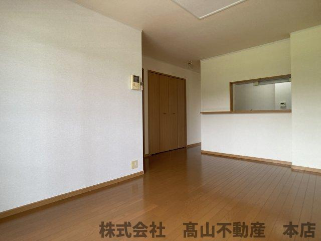 遠賀郡岡垣町吉木東２丁目のアパートの居間・リビング