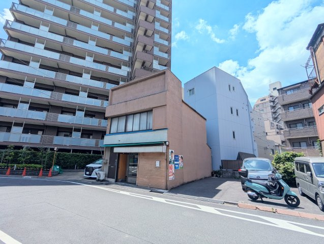 台東区千束３丁目の戸建の前面道路含む現地写真