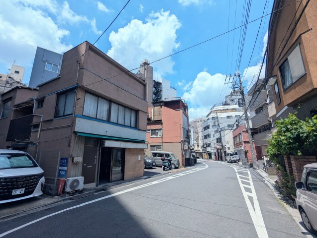 台東区千束３丁目の戸建の前面道路含む現地写真