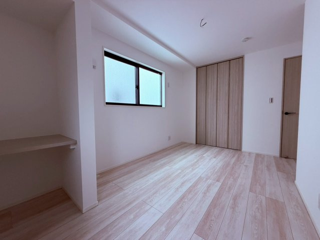 【洋室】 | 中野区白鷺３丁目　新築戸建て | 寝室や書斎など多用途に使える、使い勝手の良い洋室です