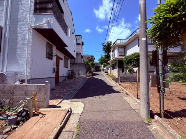 【前面道路含む現地写真】 | 中野区白鷺３丁目　新築戸建て | 落ち着いた住宅街の一角、ゆったり過ごせる住環境です