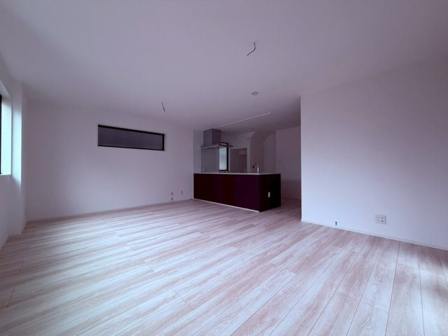 【居間・リビング】 | 中野区白鷺３丁目　新築戸建て | ゆとりある空間設計で、くつろぎやすいLDKに仕上げています