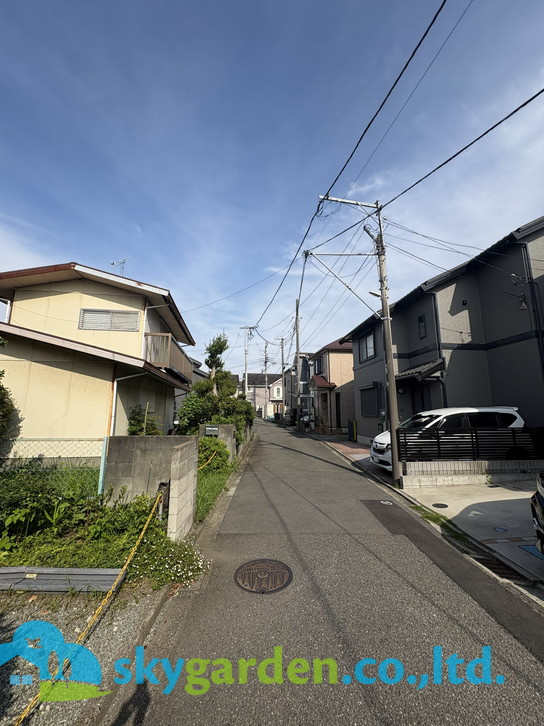 藤沢市打戻２期　新築戸建　全１棟の前面道路含む現地写真