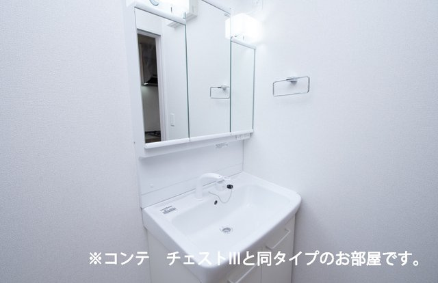 ヒカルサ　小牧田県ウエストの洗面所