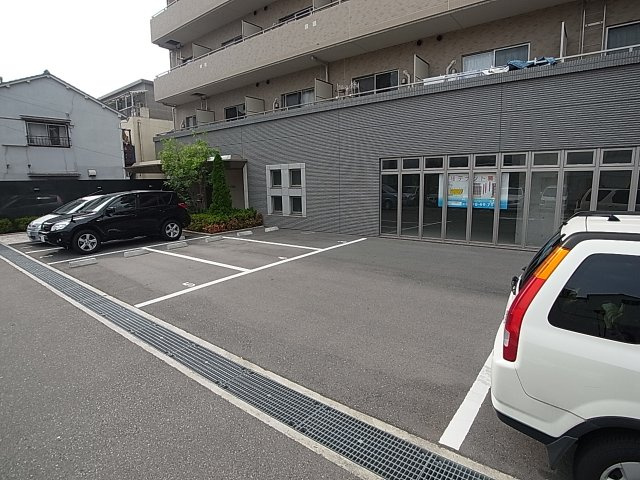 ウィングコート小松の駐車場|敷地内駐車場