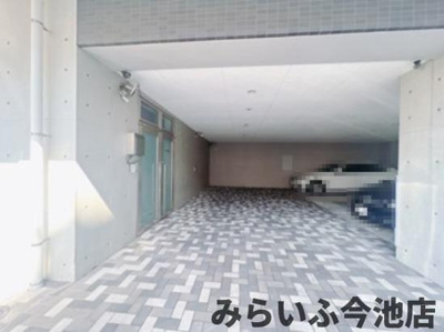 【駐車場】 | ブリス | 屋根付き駐車場