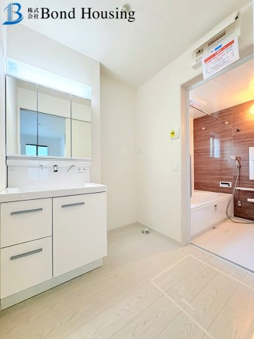 駐車２台　WIC付　垂水区桃山台1丁目　1号棟　新築戸建の独立洗面台