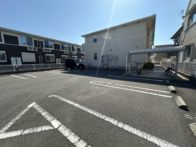 アベニール・フルールの駐車場