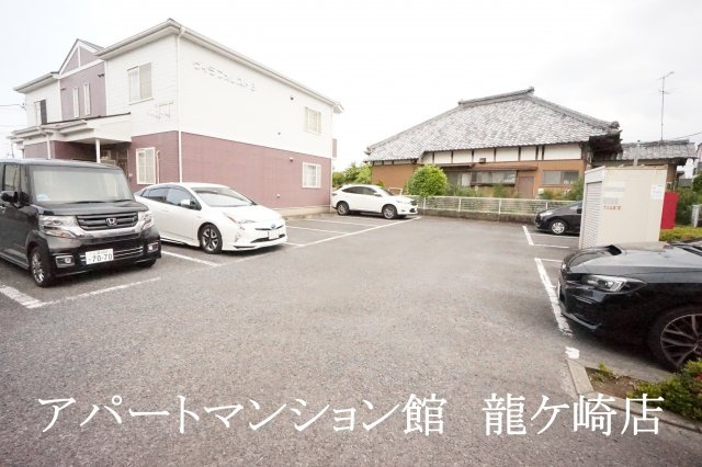 ヴィラフォレストBの駐車場