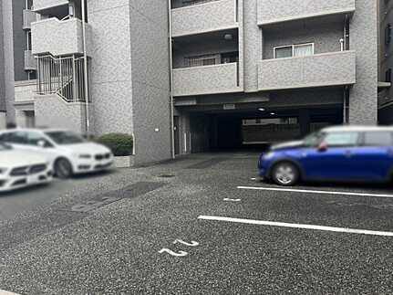 フローレンス上幟町グランドアークの駐車場