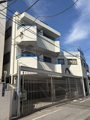 ホワイトキャビンの外観