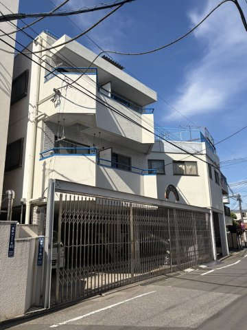 ホワイトキャビンの外観