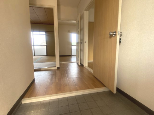 北青山ビル（住居）の玄関